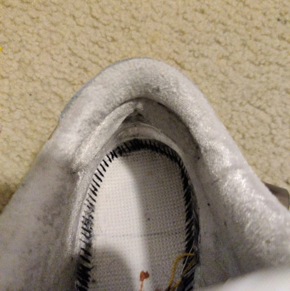 Athletic_Shoes